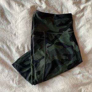 ✨ Old Navy Camo High-Rise Bike Shorts with Pockets, size XXL